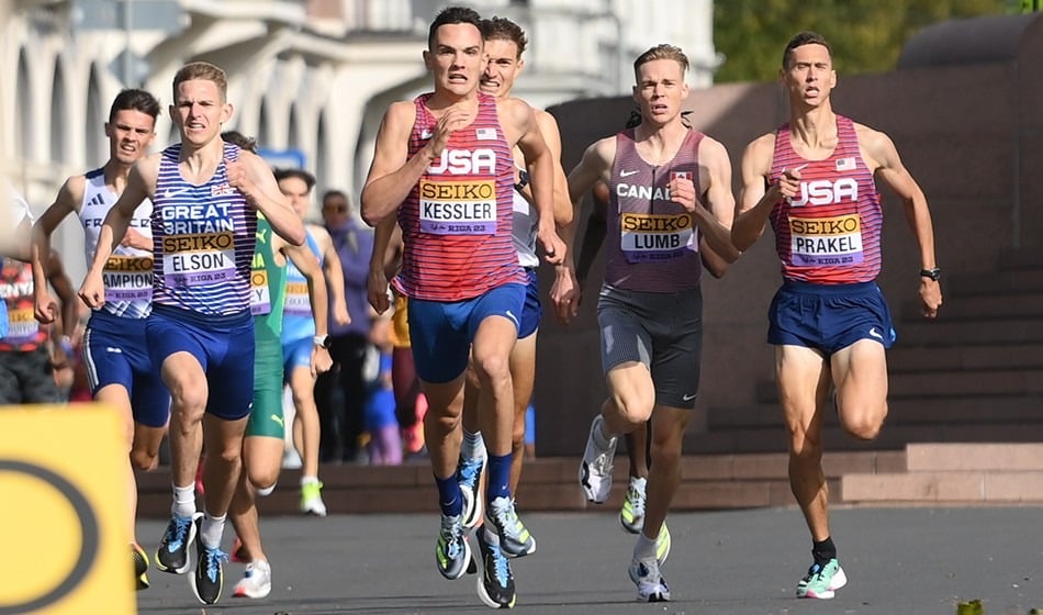 Prakel (phải) trên đường chạy cự ly 1 dặm nam giải vô địch chạy đường bộ half marathon thế giới ở Riga, Latvia ngày 30/9. Ảnh: World Athletics
